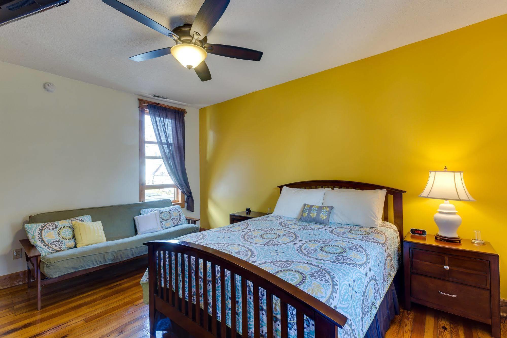 Persimmon Inn Bloomington Ngoại thất bức ảnh