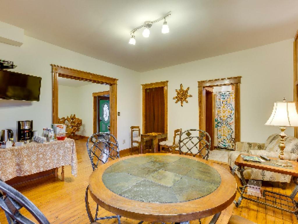 Persimmon Inn Bloomington Ngoại thất bức ảnh