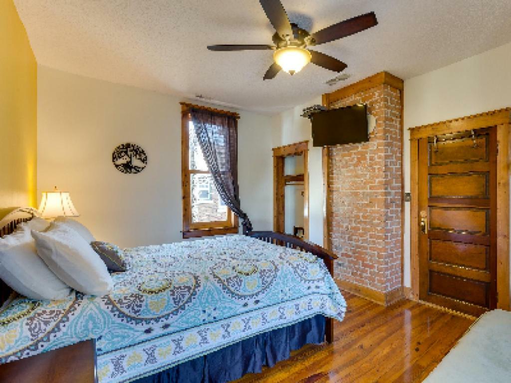 Persimmon Inn Bloomington Ngoại thất bức ảnh